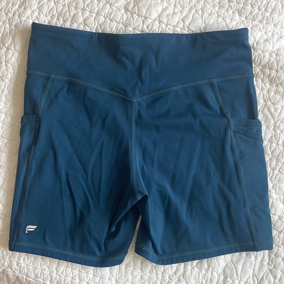 Fabletics Trinity Pocket Dark Teal Shorts Size Medium - Picture 3 of 4